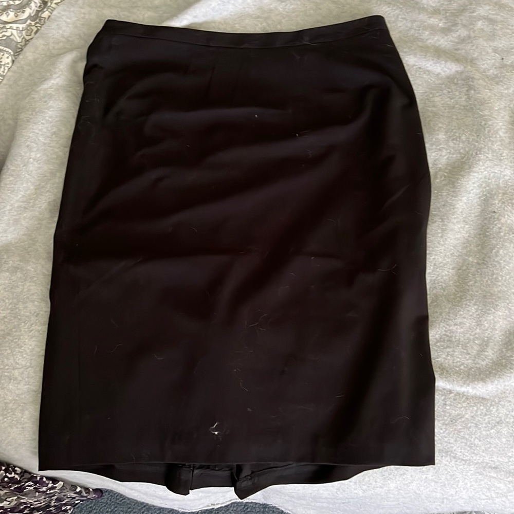 Polyester/spandex pencil skirt with side zipper